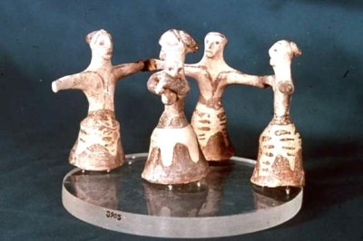 Crete, ca. 1600 BCE - circle of dancing women around musician