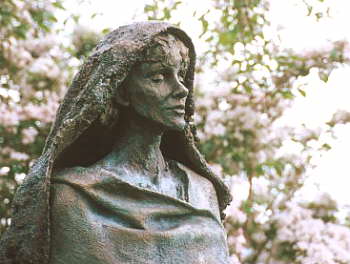 hildegard statue appletrees