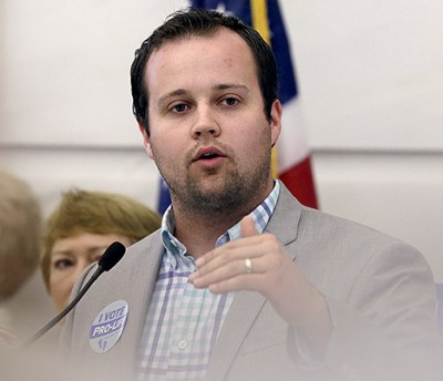 1432305381_josh-duggar-speaking-467