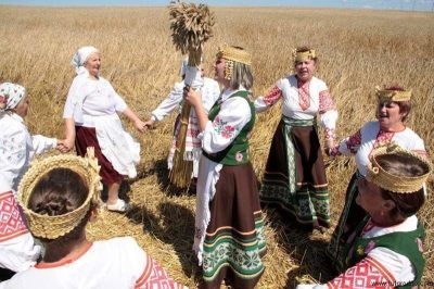 Russian women in ceremony