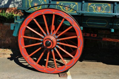 larger-back-wheel-of-ox-wagon