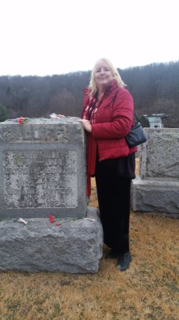 iloff-grave-with-carol