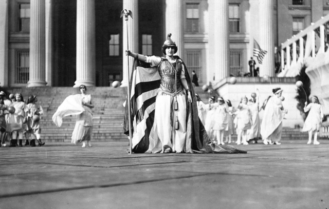 Hedwig Reicher as Columbia on the steps of the Treasury Building in Washington, DC, March 3, 1913. 