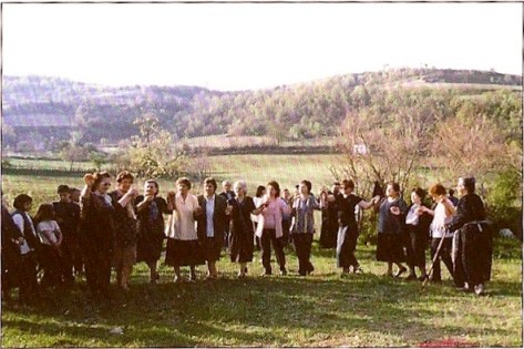Women dancing on the alloni (circular threshing floor) in Milias, Pieria, Mt Olympos, Greece. Photo courtesy of Politistikos Syllogos ‘Oi Lazaioi’, Kato Milias, Pieria