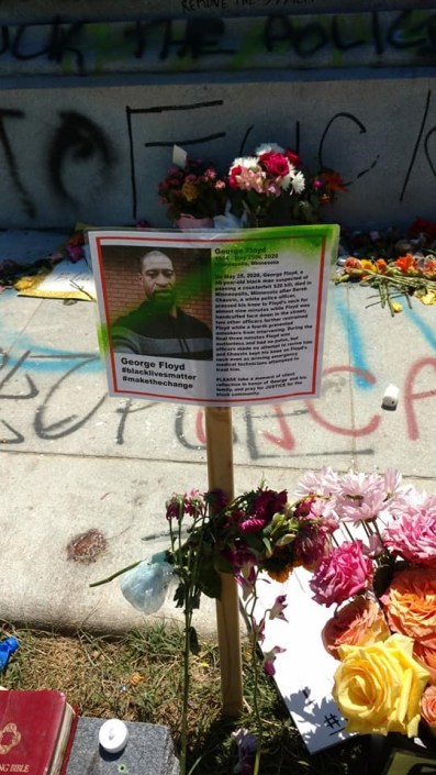Picture of One of the 34 memorials I counted surrounding the base of the Robert E. Lee statue